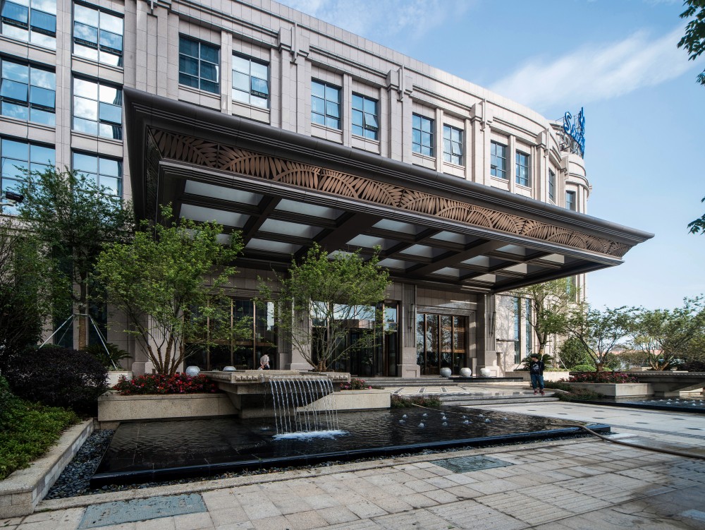 2. 水之梦CBD店钢结构门楼.jpg